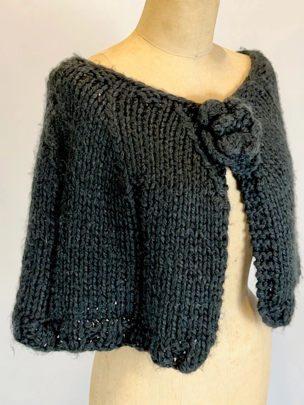Black rosette flower shoulder cape shrug poncho chunky knit sweater floral rose